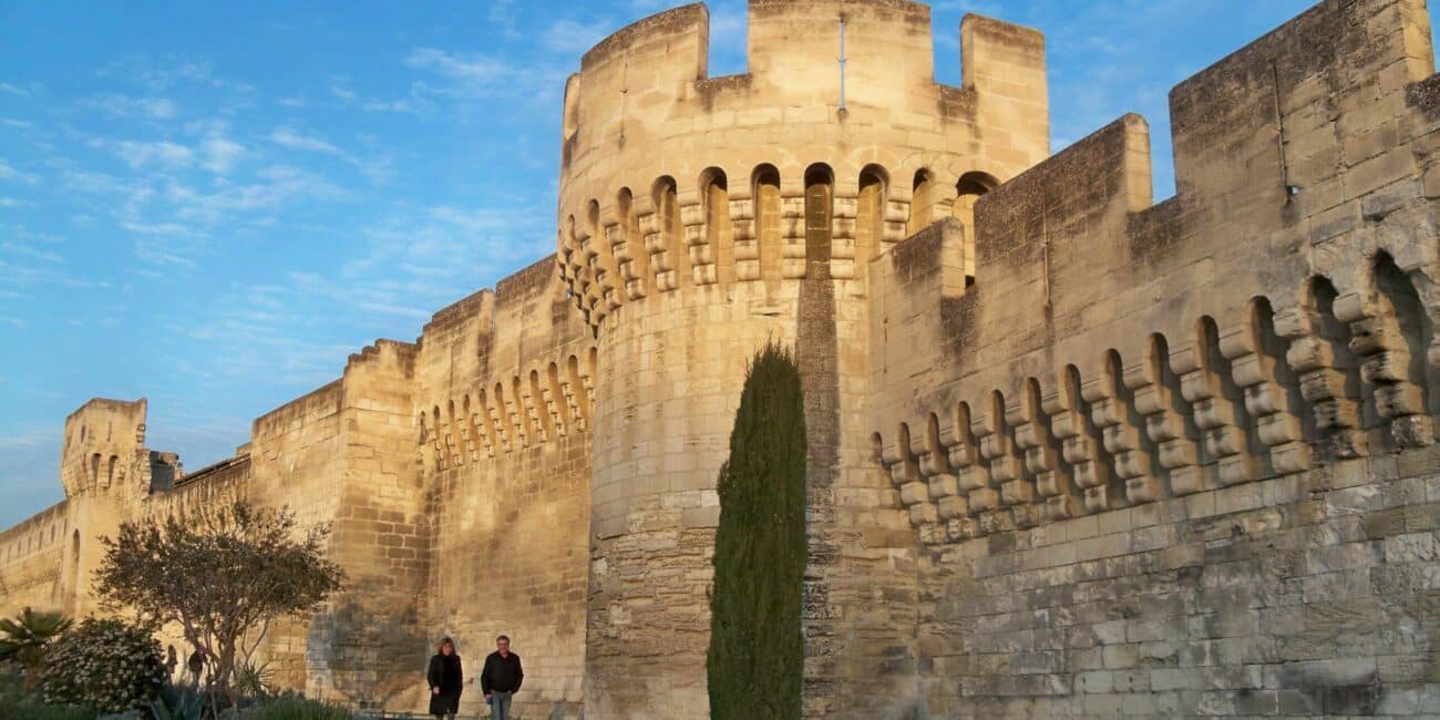 Avignon_-_Remparts_3-scaled.jpg